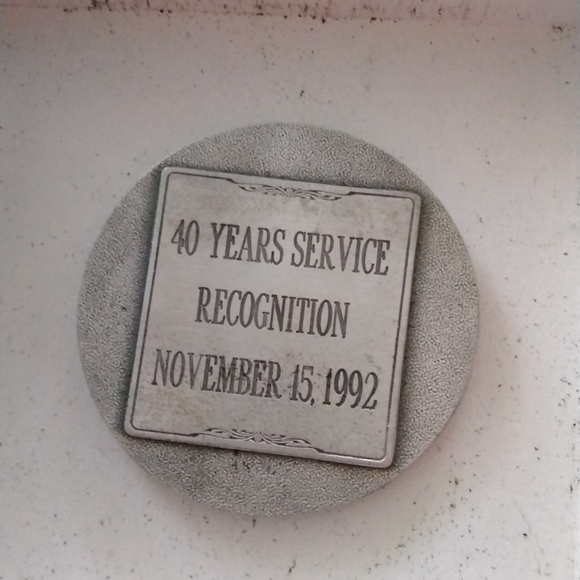 Hershey Foods employee recognition medallion with stand - Picture 2 of 6